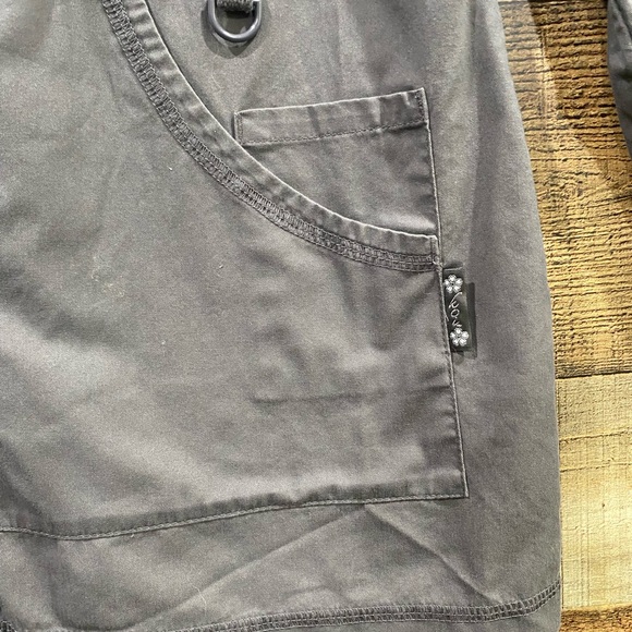 Koi Gray Tailored Scrub Jacket Size Medium - Picture 4 of 5